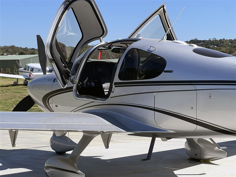 2010 Cirrus SR22 TN