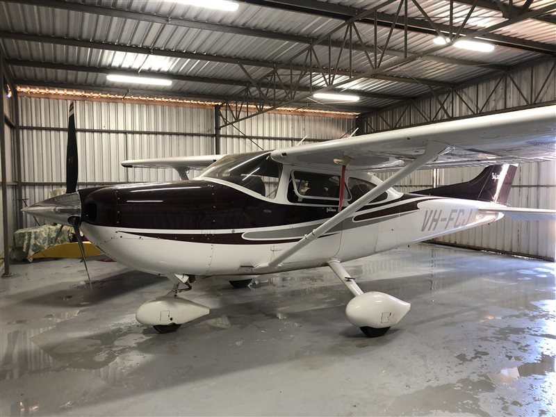 2004 Cessna 182 Aircraft