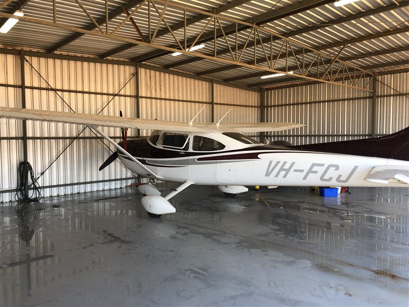 2004 Cessna 182 Aircraft