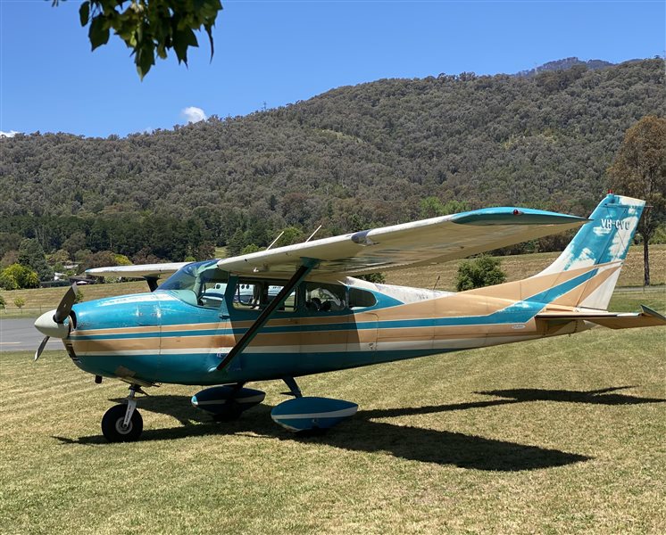 1960 Cessna 182 Skylane Aircraft