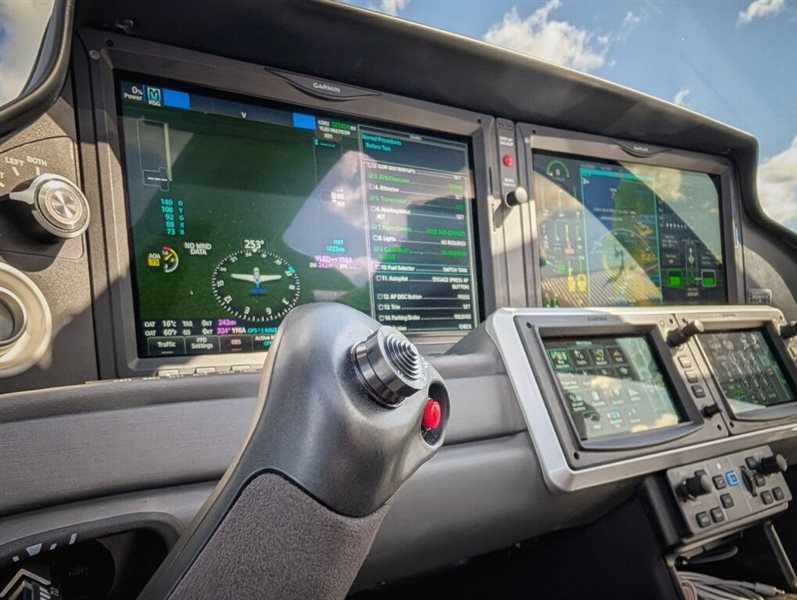 2024 Cirrus SR22 G7 GTS Platinum 