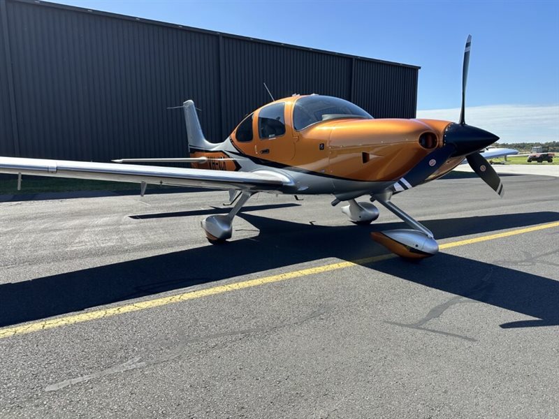 2024 Cirrus SR22 G7 GTS Carbon - FIKI