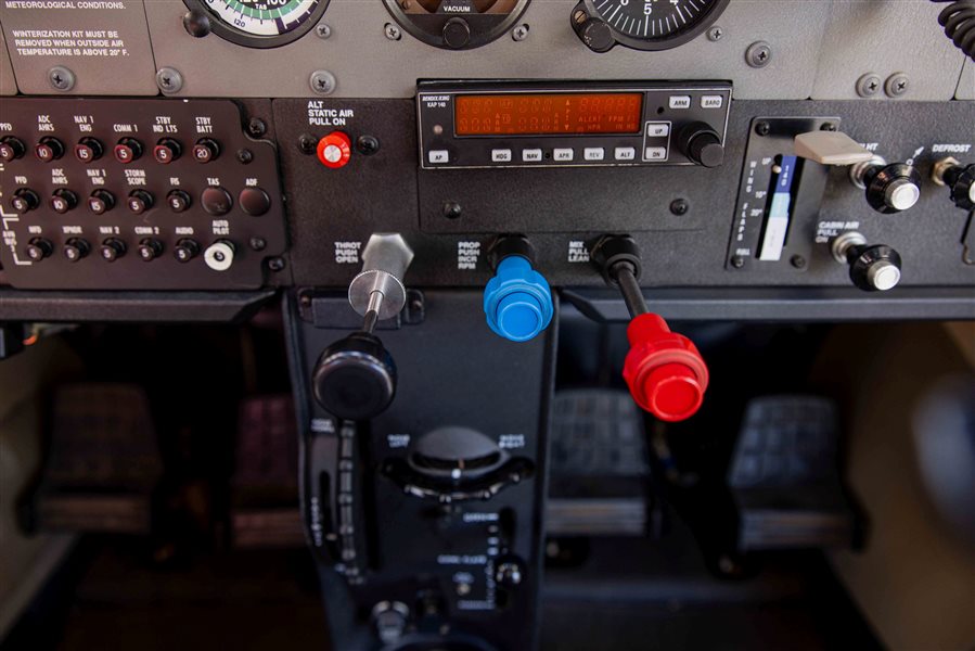2005 Cessna 182 T