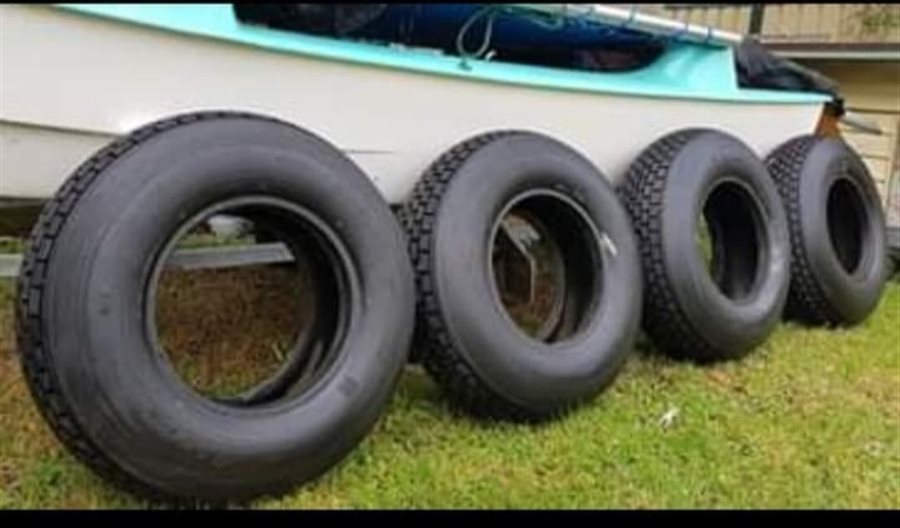 Wheels and Fairings - Dunlap tyres 15x10x32