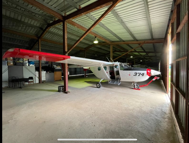 Hangars - Cessna Shared hangar for lease