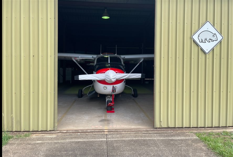 Hangars - Cessna Shared hangar for lease