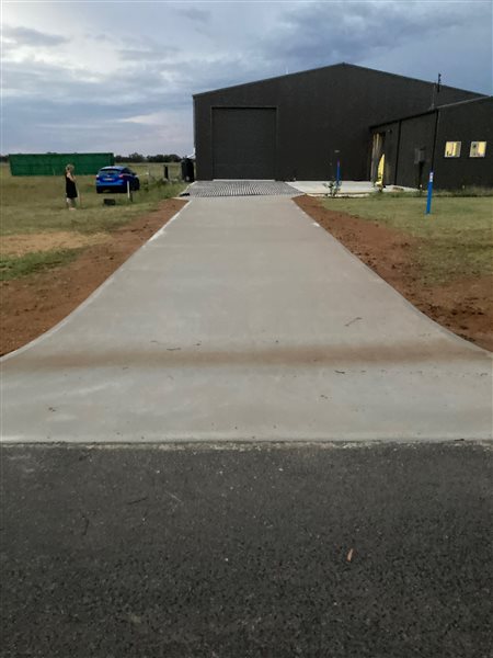 Hangars - Newly built hanger with amenities and extras-Cowra