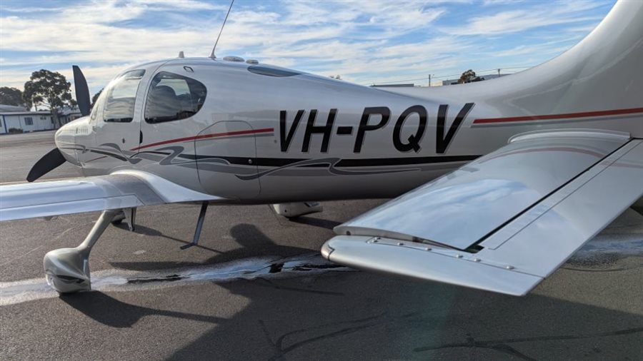 2003 Cirrus SR22 TN