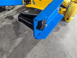 grippers secured with just 1 hand screw, no tools required