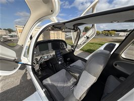2004 Cirrus SR20 G2